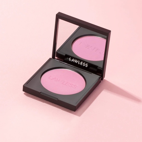 LAWLESS Velvet Blush in Daisy Pink - Picture 1 of 3